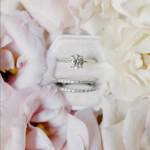 Velvet Ring Box - Picture 6 of 7